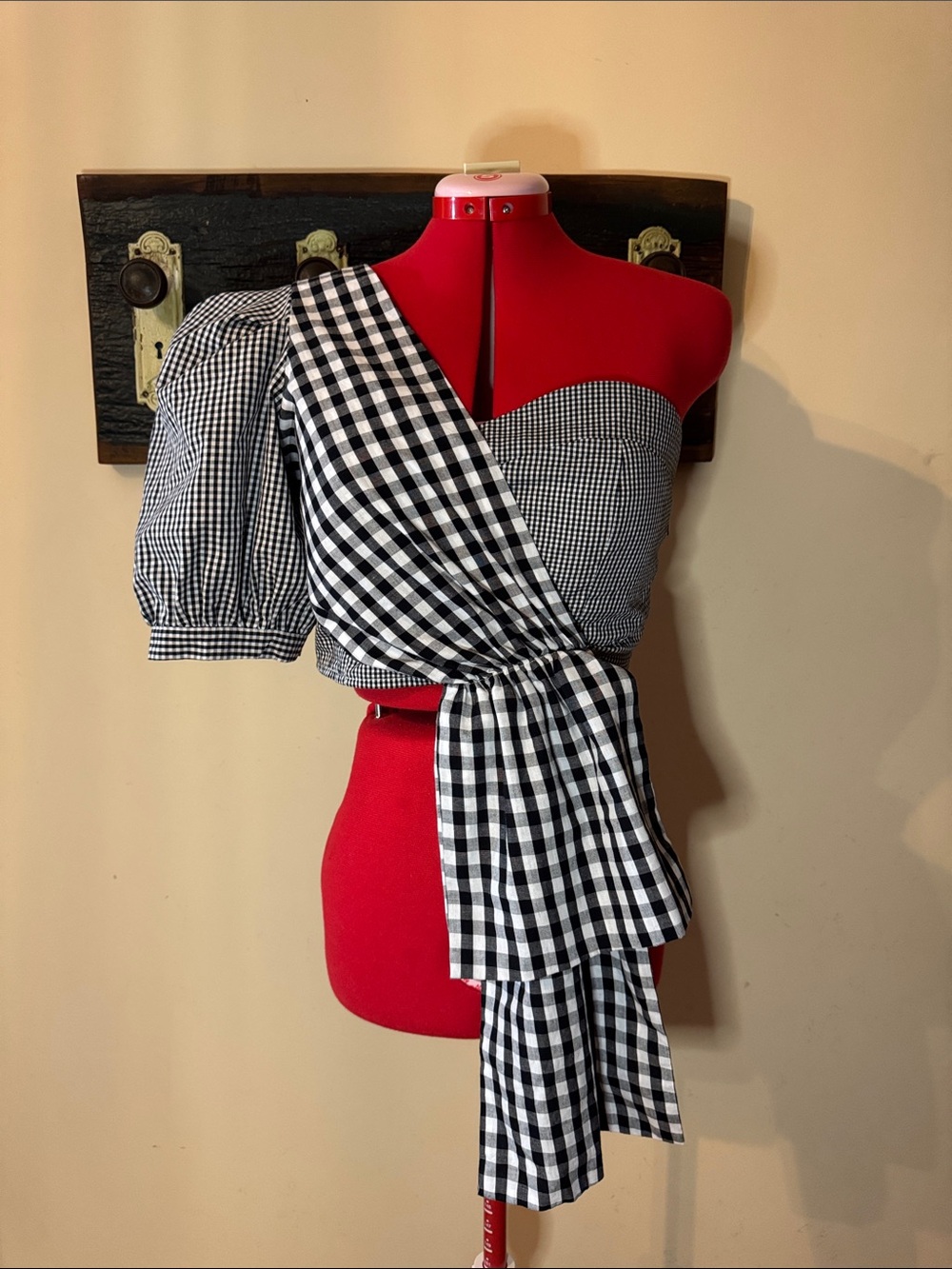La’ Ros Black and White Gingham One-Shoulder Asymmetrical Draped Puff Sleeve Top - Picture 2 of 15